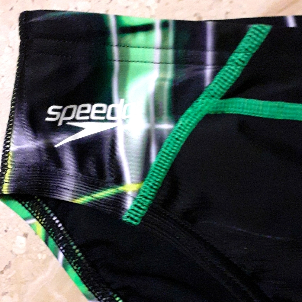 SPEEDO SWIM TRUNKS Powerflex in Green Black 28 NWT